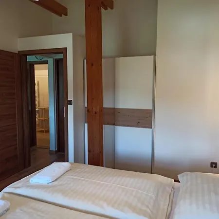 Pri Nemocnici So Sukromnym Bezplatnym Parkovanim * بانْشكا بيشتريتْسا